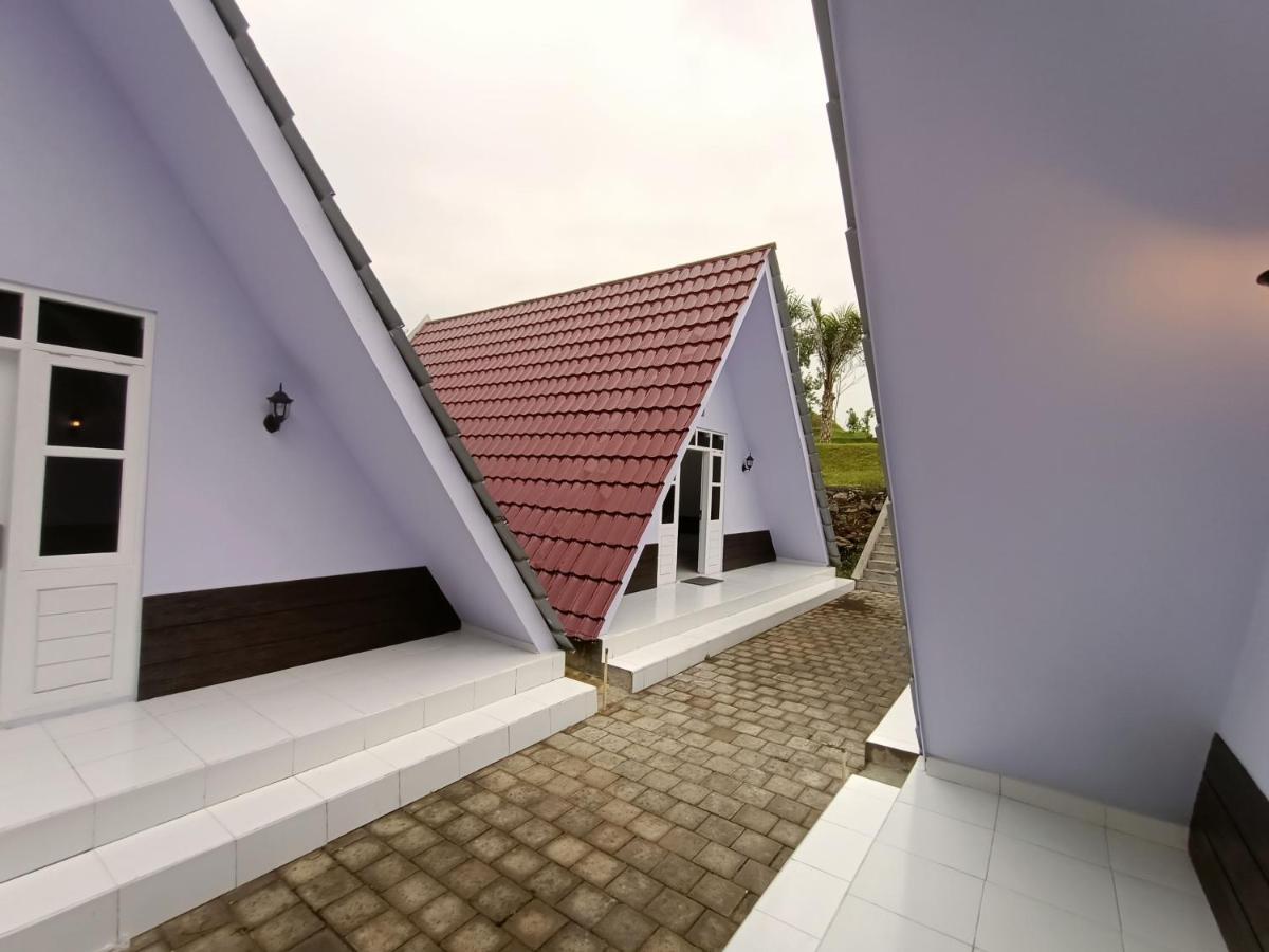 Seger Nusantara Hostel Kalisat Exterior photo