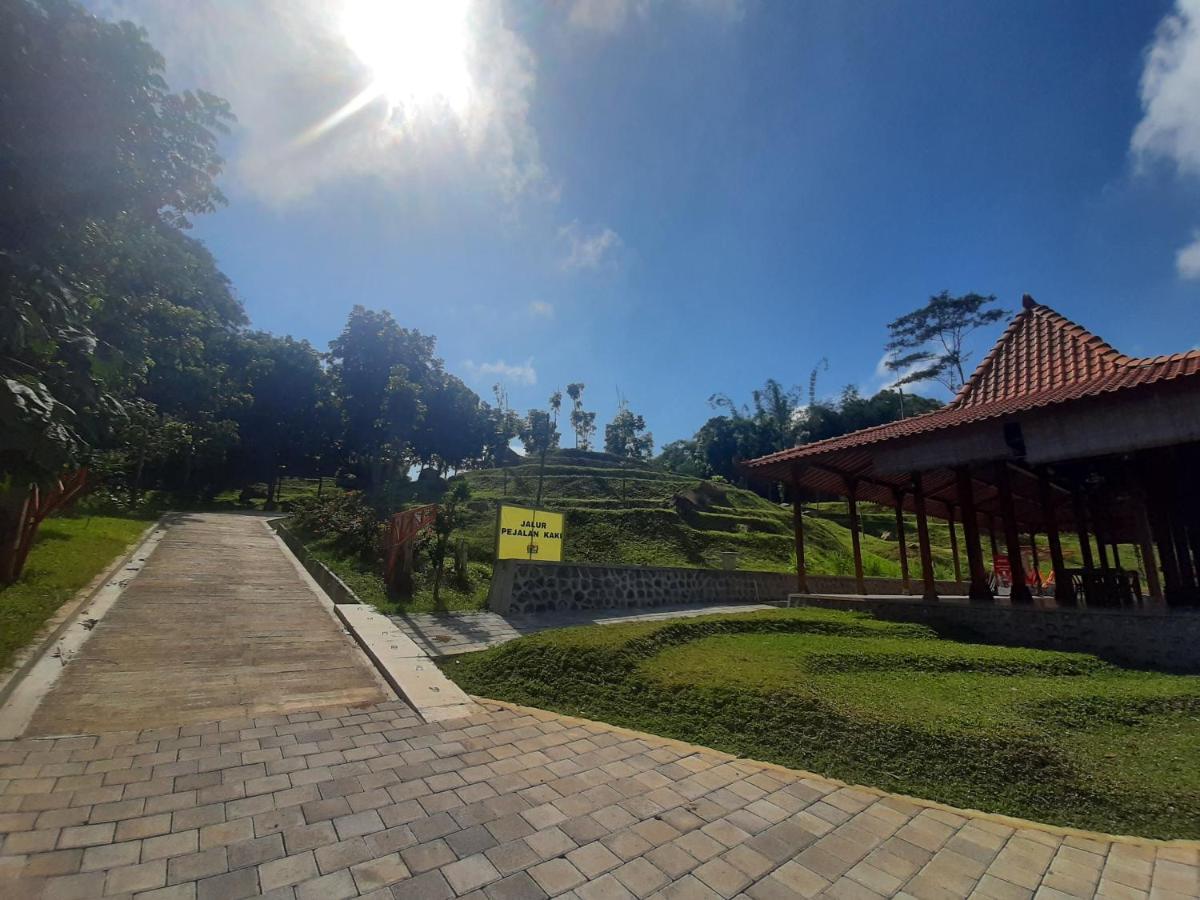 Seger Nusantara Hostel Kalisat Exterior photo