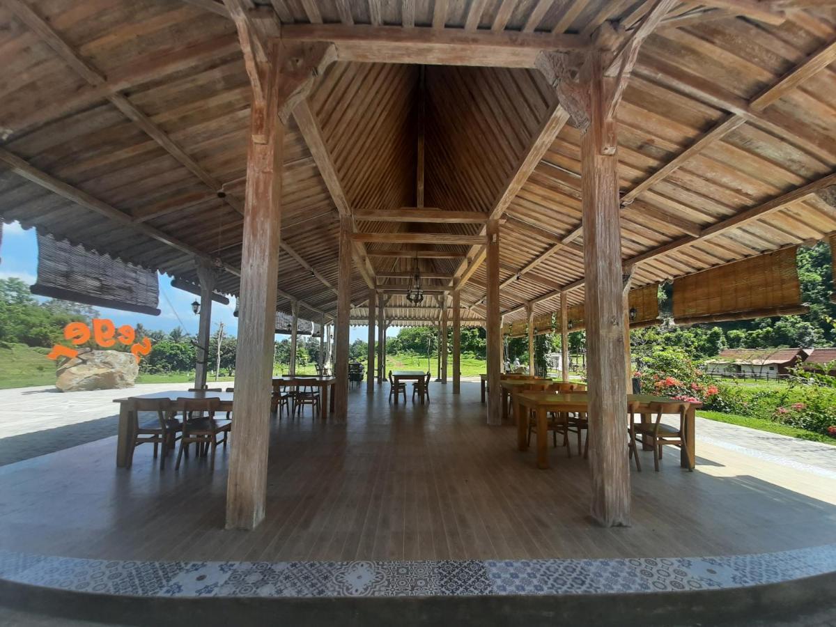 Seger Nusantara Hostel Kalisat Exterior photo