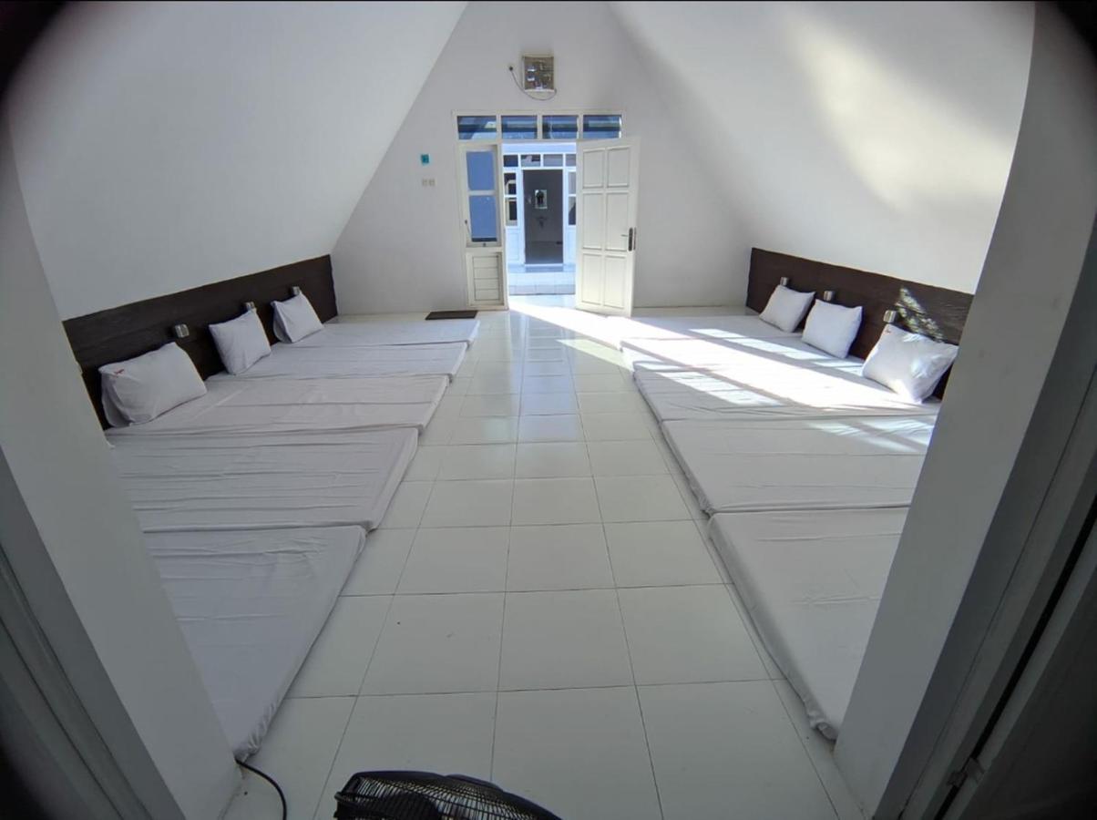 Seger Nusantara Hostel Kalisat Exterior photo