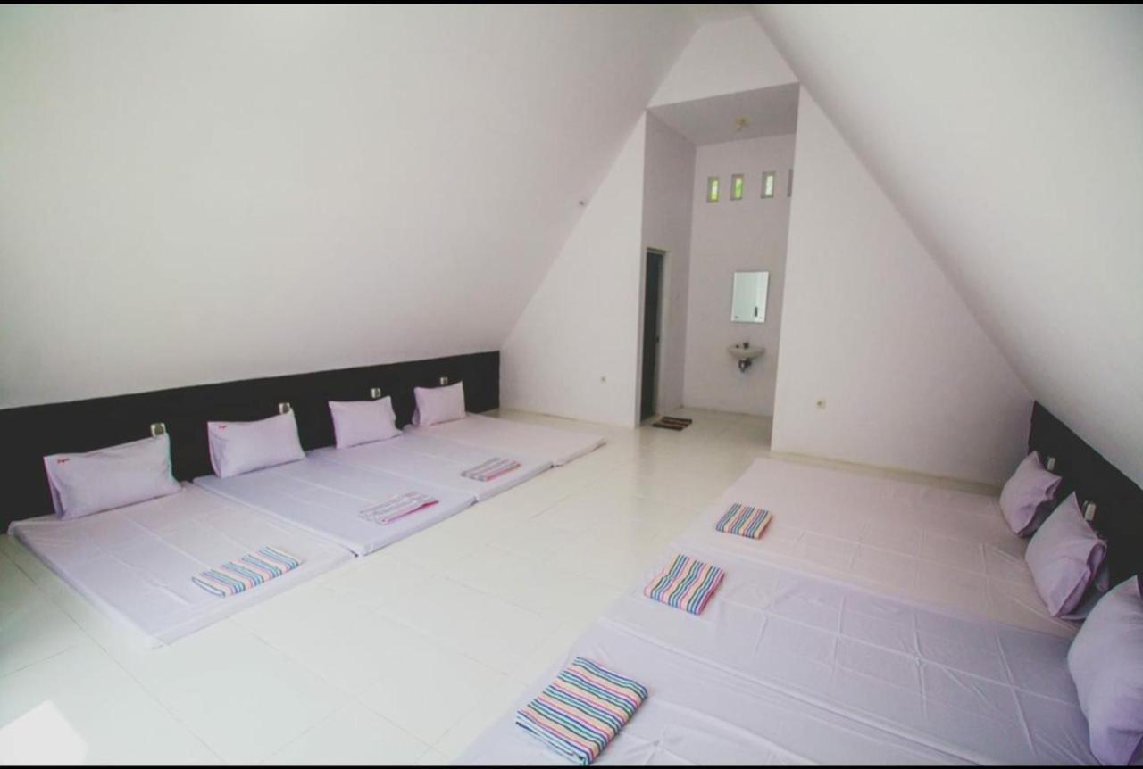 Seger Nusantara Hostel Kalisat Exterior photo